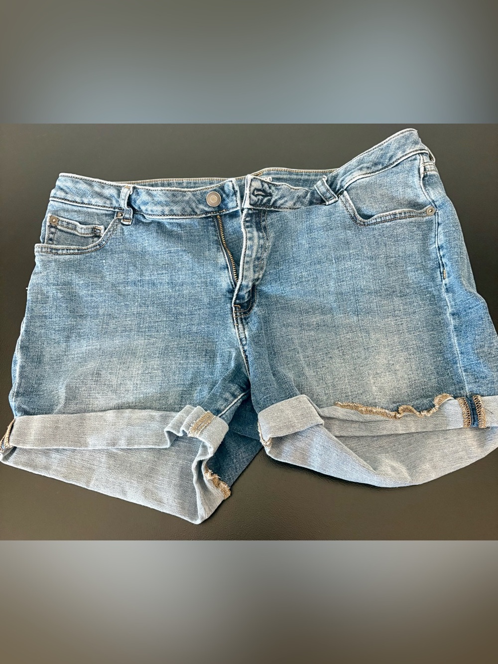 Amazon Essentials Women's Light Blue Boyfriend Denim Shorts